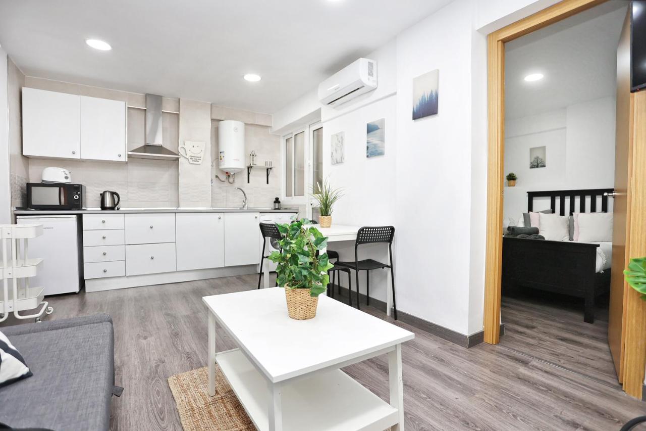 Holidays2Malaga Goya - Zona Huelin & 500 Mts De La Playa Apartman Kültér fotó