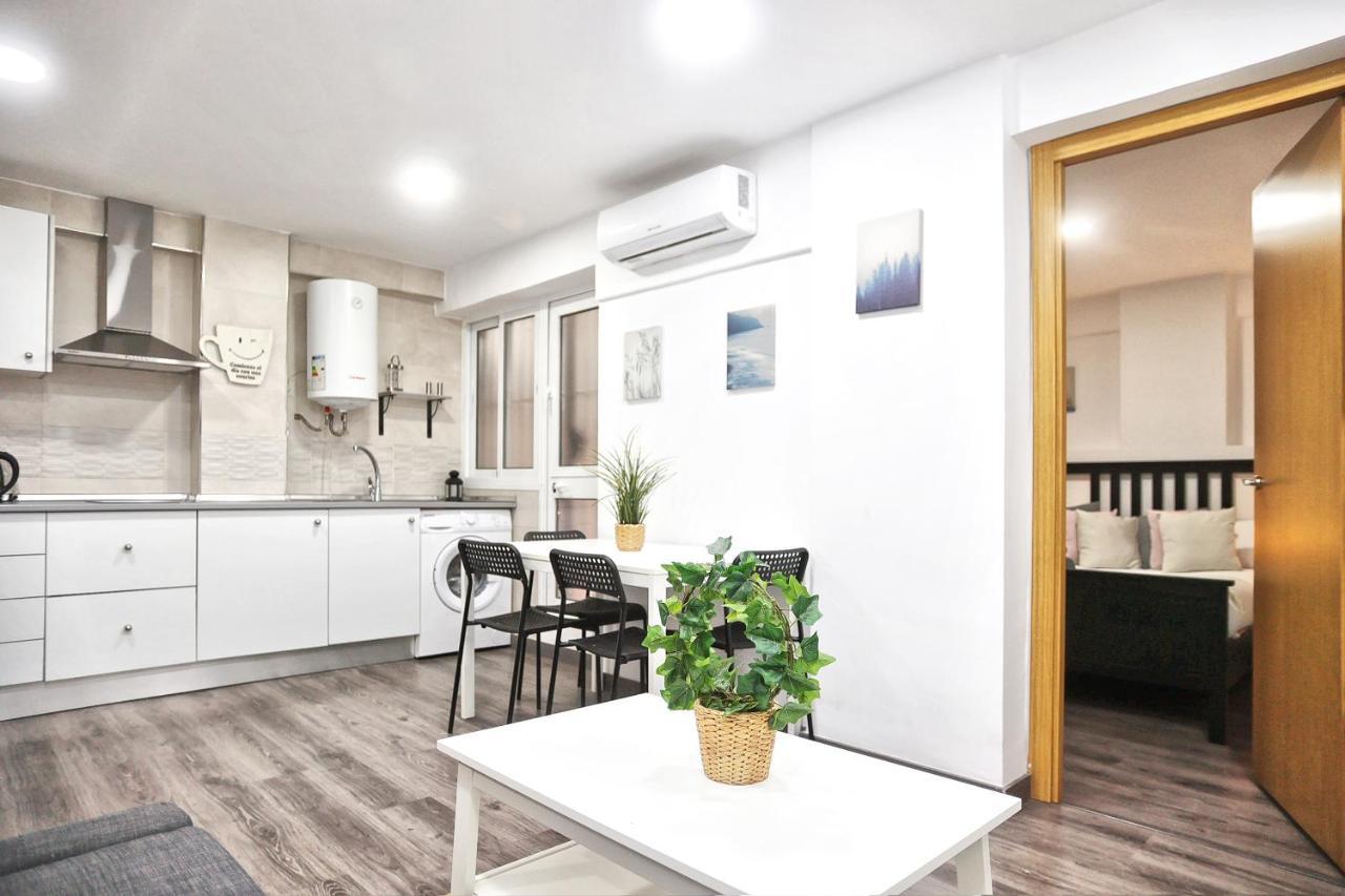 Holidays2Malaga Goya - Zona Huelin & 500 Mts De La Playa Apartman Kültér fotó